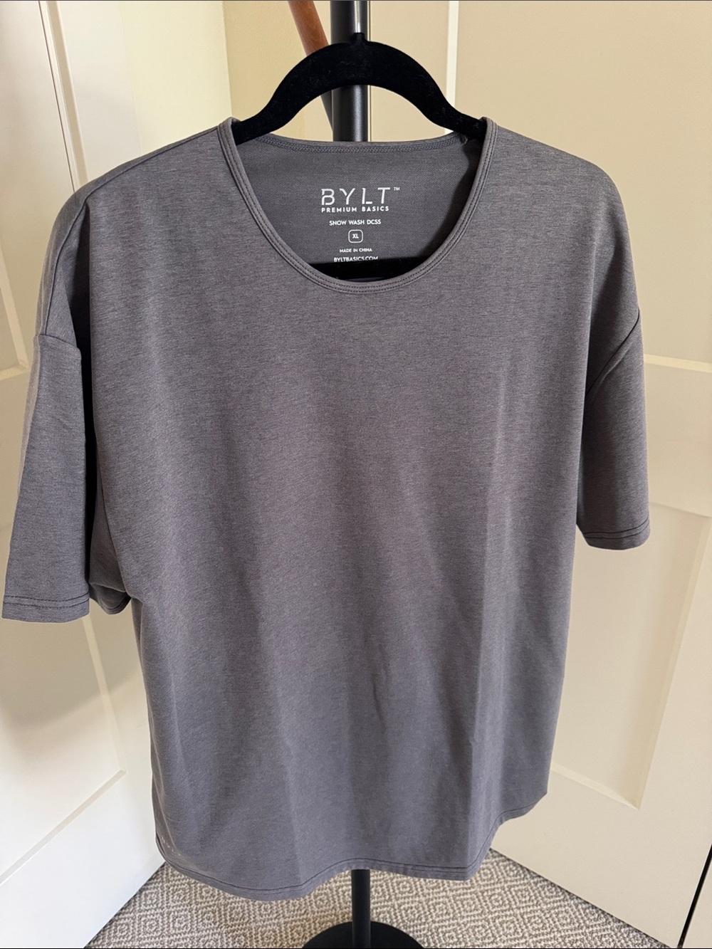 BYLT Basics Men’s XL Snow Wash Drop-Cut Shirt Gray Short Sleeve Tee